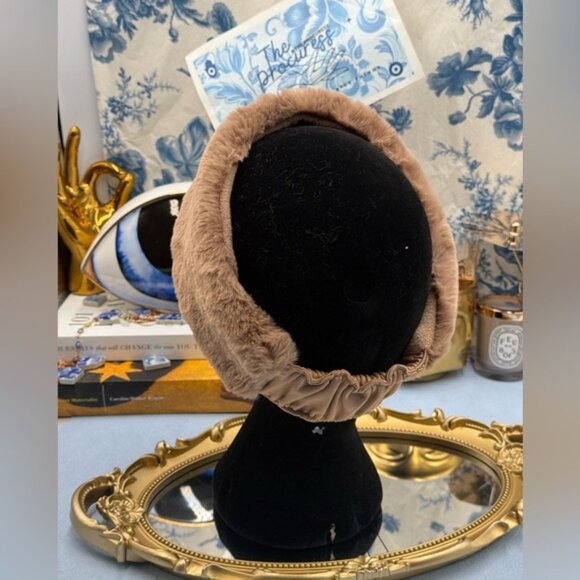 🆕 ALO YOGA 🧿 NWOT Faux Fur Ear Warmers - Toasted Almond - Picture 9 of 16